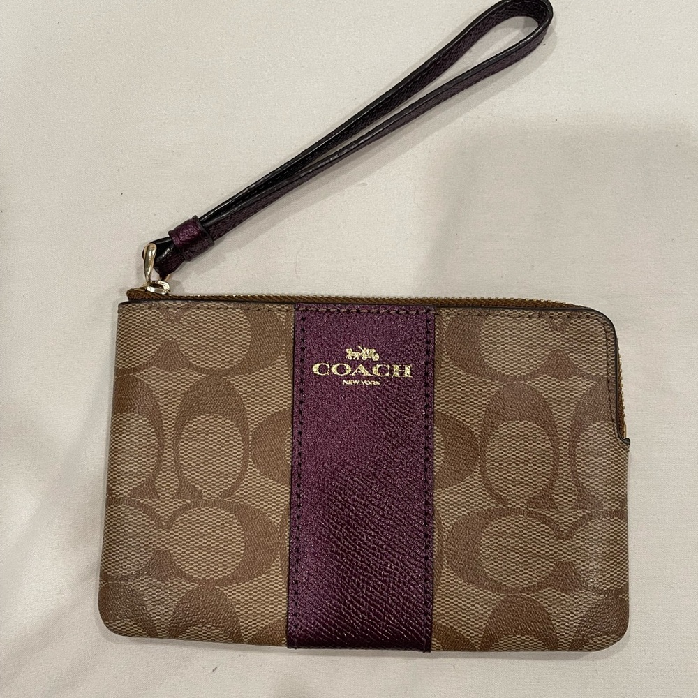 Large Corner Zip tan, purple, with gold detail Wristlet In Signature Canvas